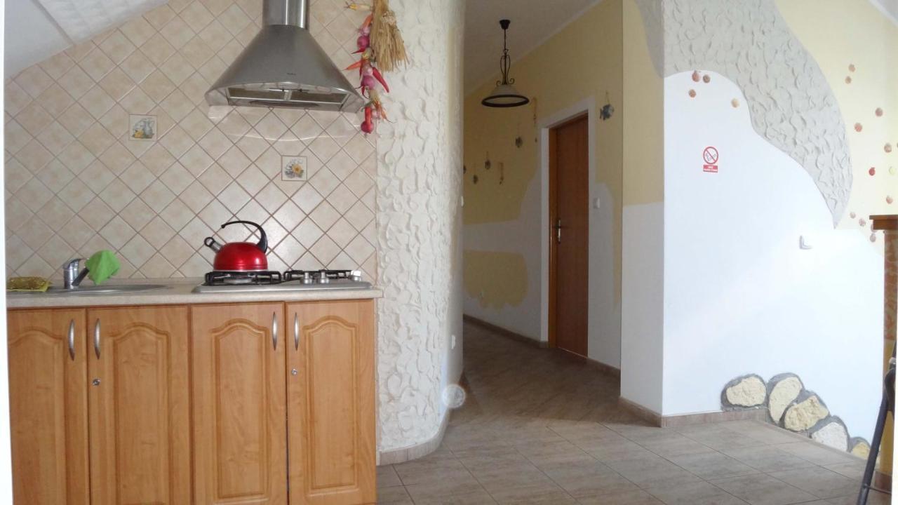Gaski Na Fali Buitenkant foto