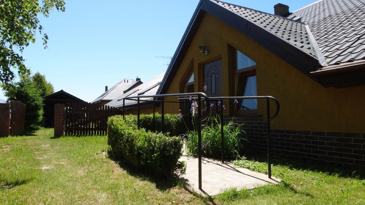 Gaski Na Fali Buitenkant foto