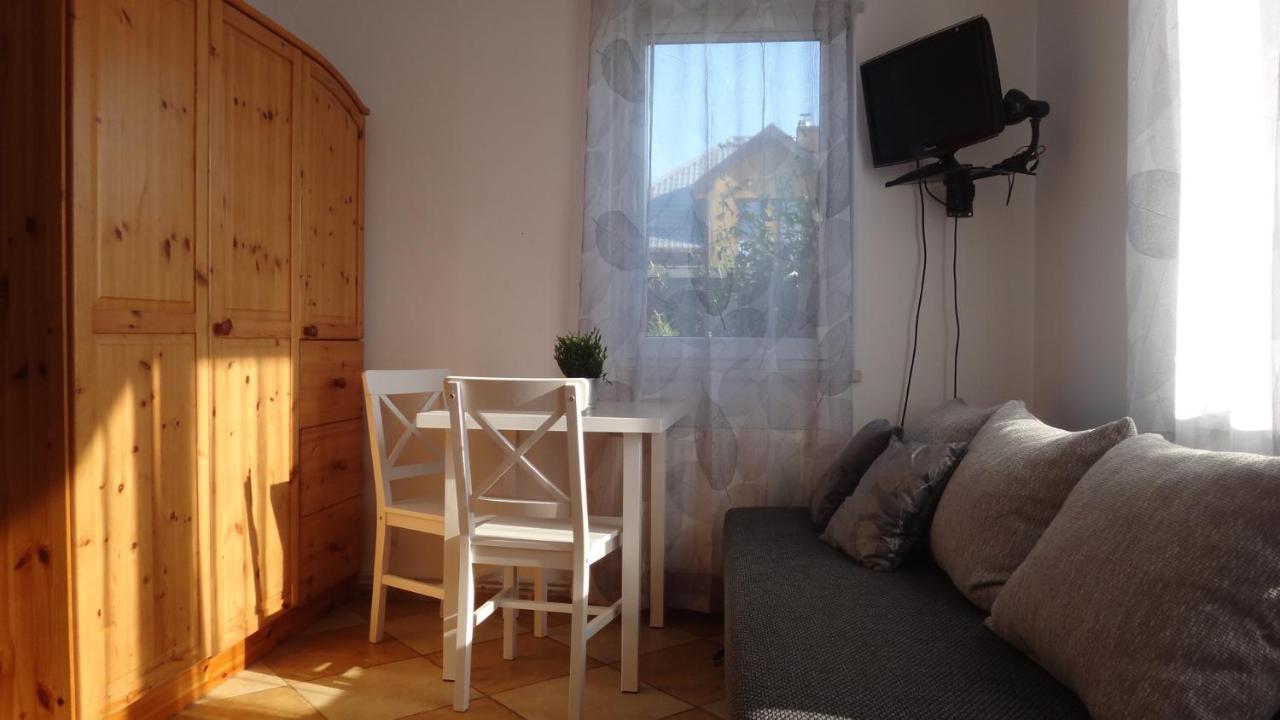 Gaski Na Fali Buitenkant foto